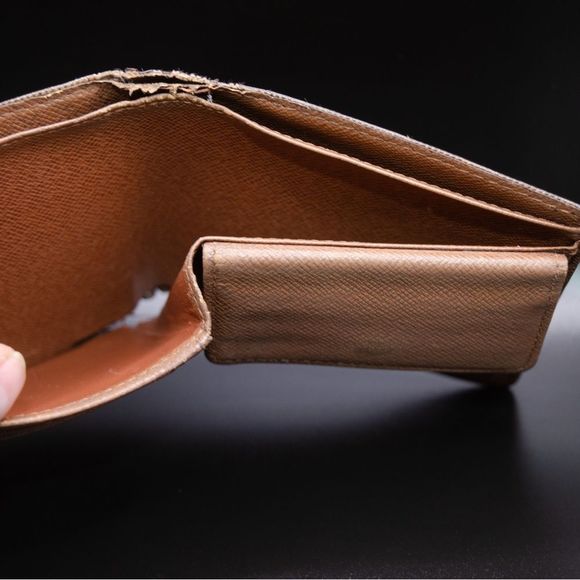 Louis Vuitton Wallet - Picture 7 of 9